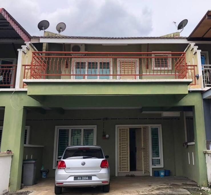 Nice Seremban 2 1/2 Storey House With 4 Rooms ภายนอก รูปภาพ